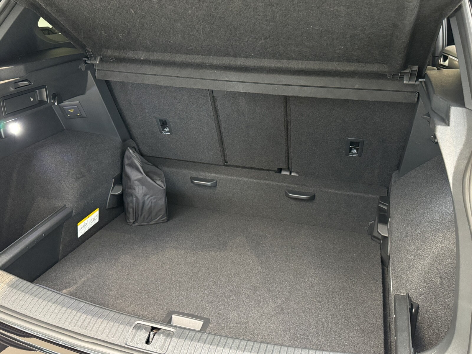 Volkswagen Tiguan - zdjęcie 39
