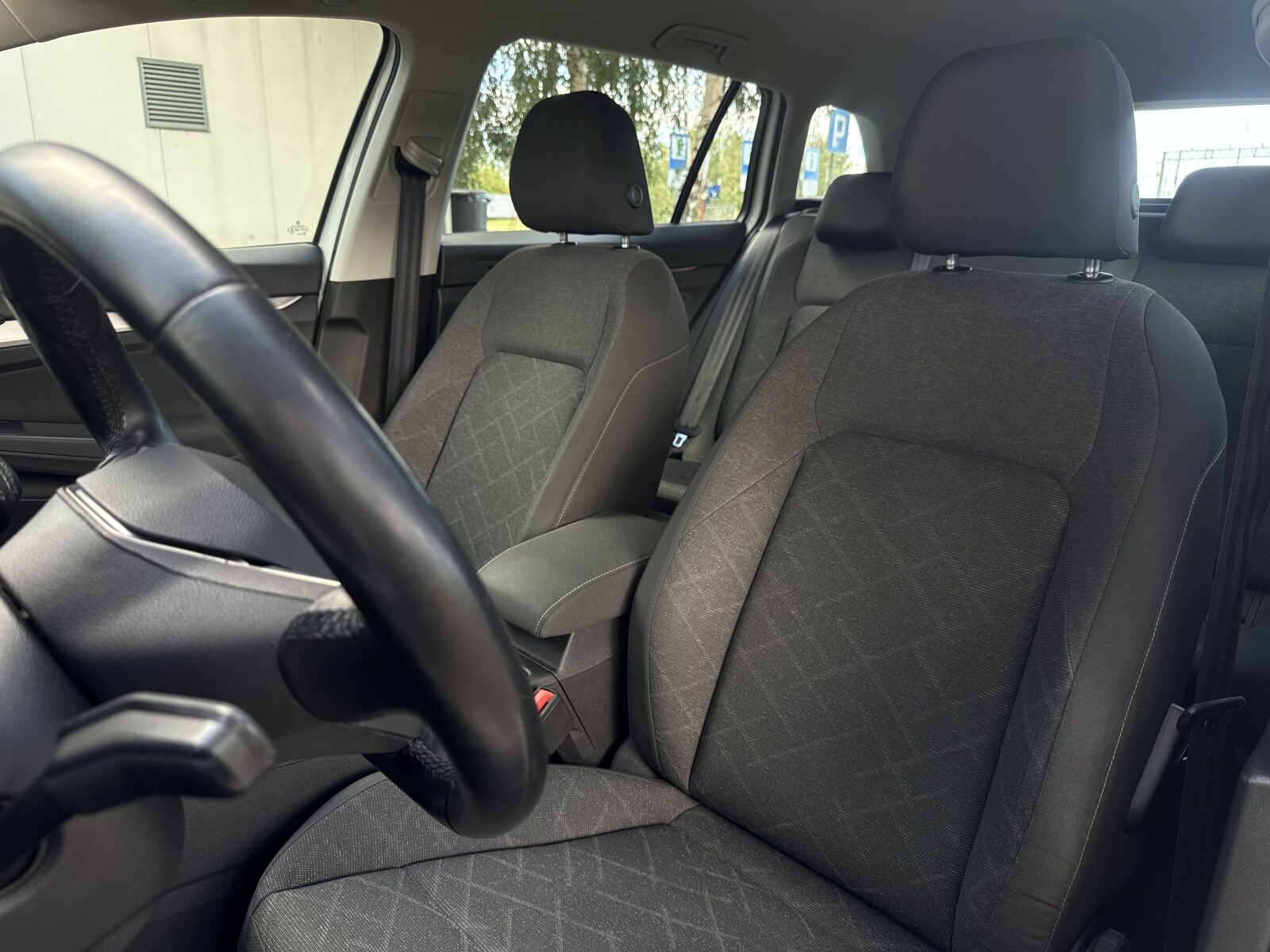 Volkswagen Golf - zdjęcie 12