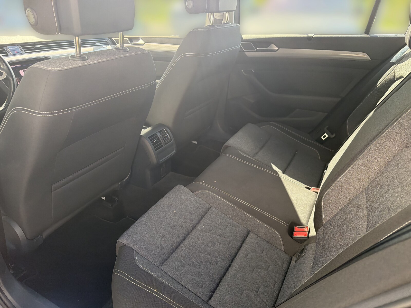 Volkswagen Passat Variant - zdjęcie 12