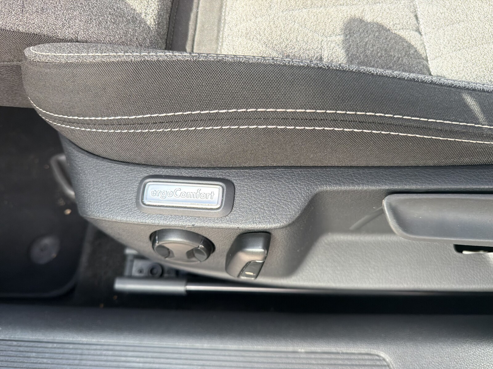 Volkswagen Passat Variant - zdjęcie 11
