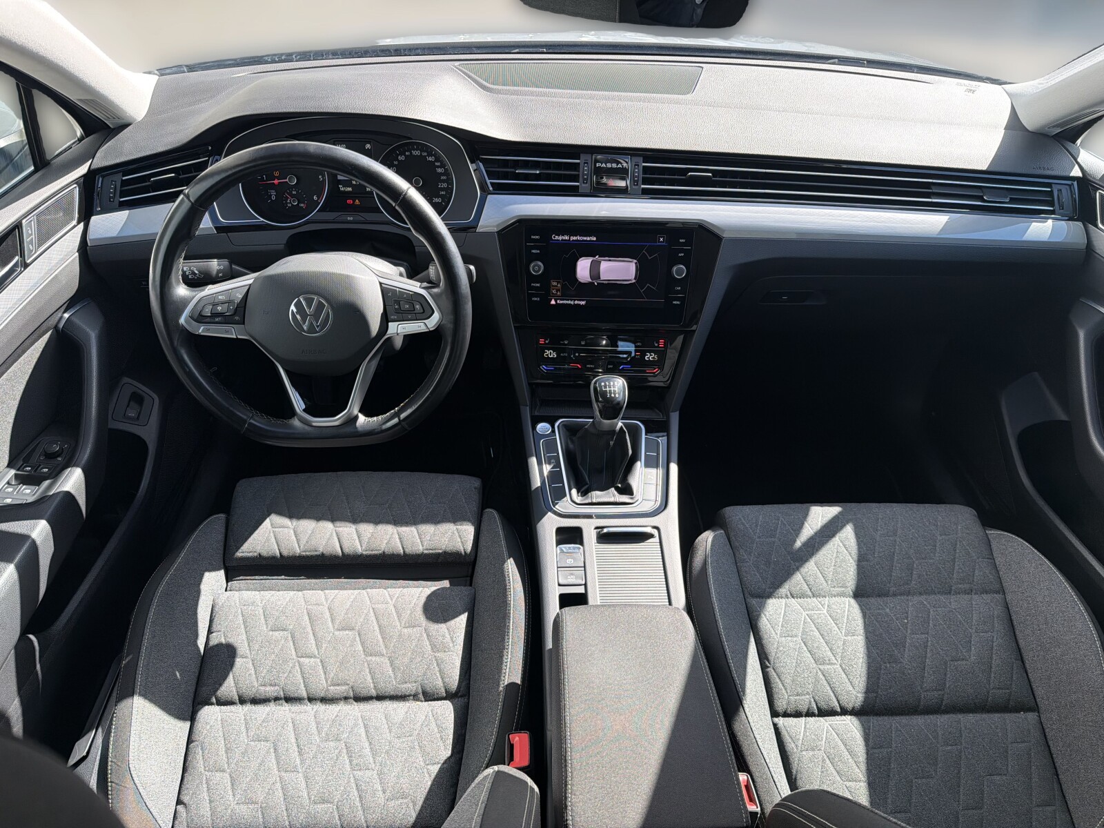 Volkswagen Passat Variant - zdjęcie 20