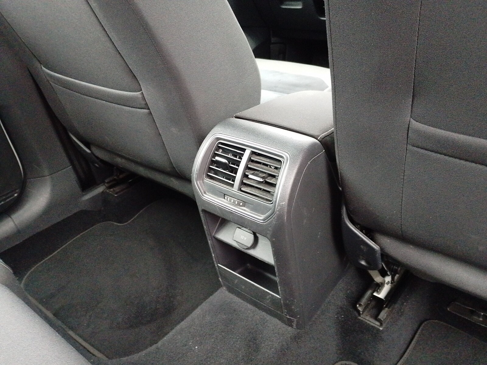 Volkswagen Golf Sportsvan - zdjęcie 14