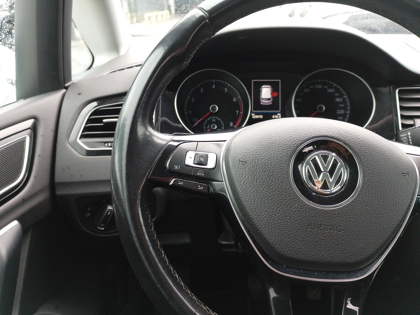 Volkswagen Golf Sportsvan - zdjęcie 16