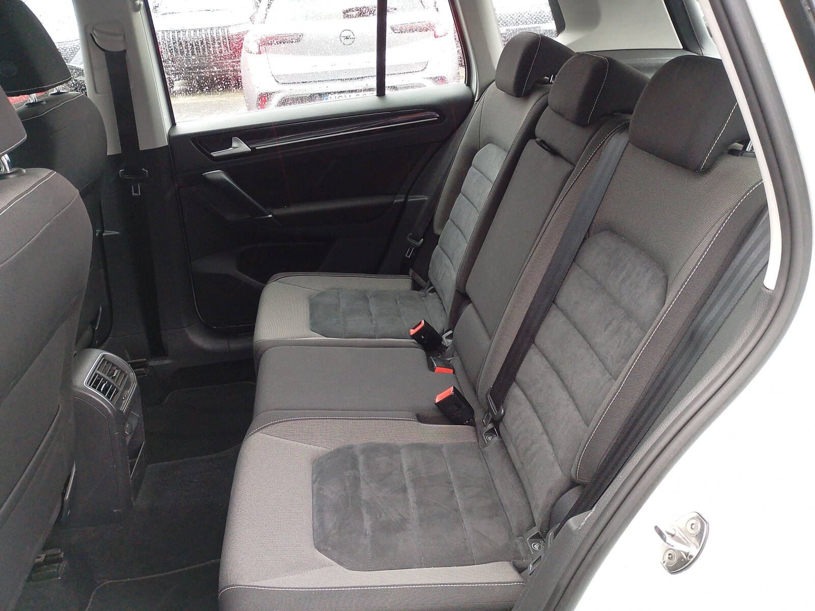 Volkswagen Golf Sportsvan - zdjęcie 15