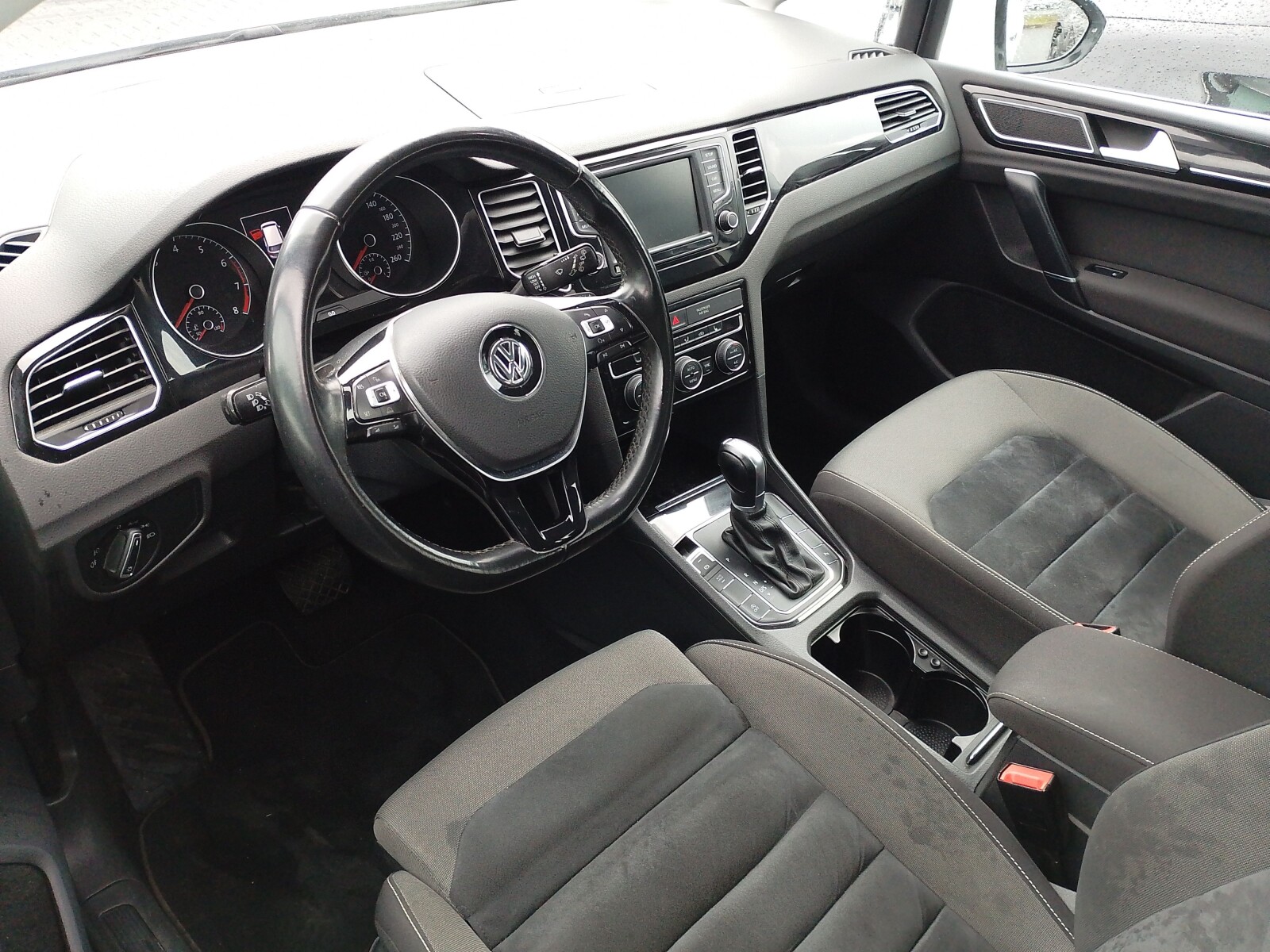 Volkswagen Golf Sportsvan - zdjęcie 13