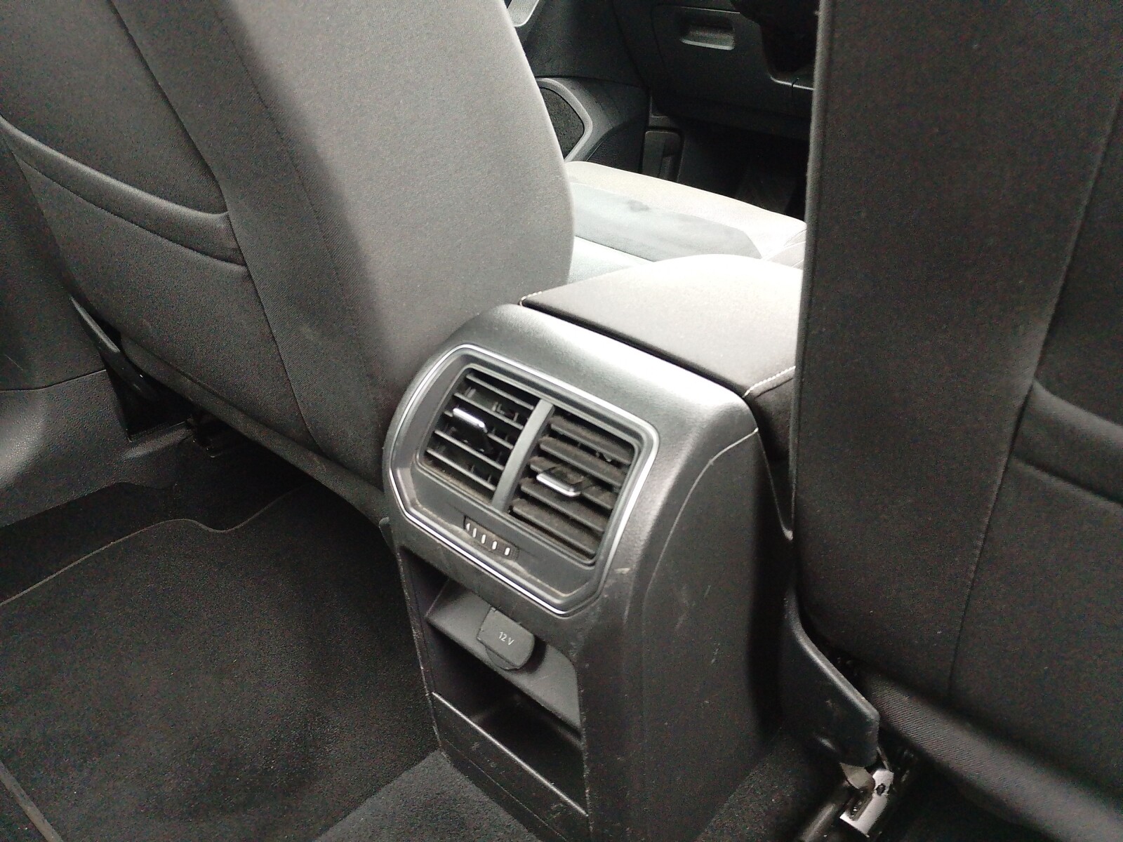Volkswagen Golf Sportsvan - zdjęcie 27