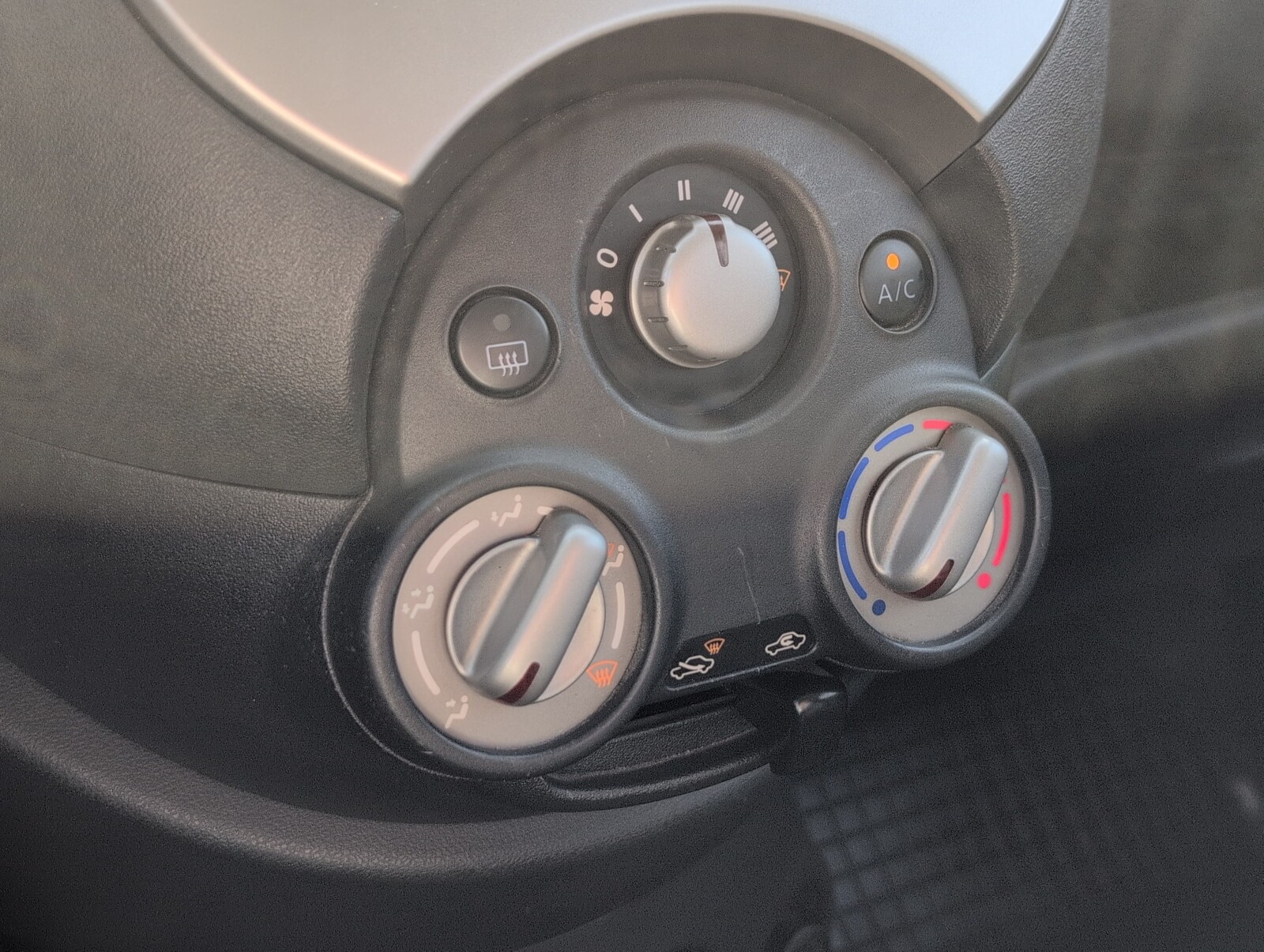 Nissan Micra - zdjęcie 22
