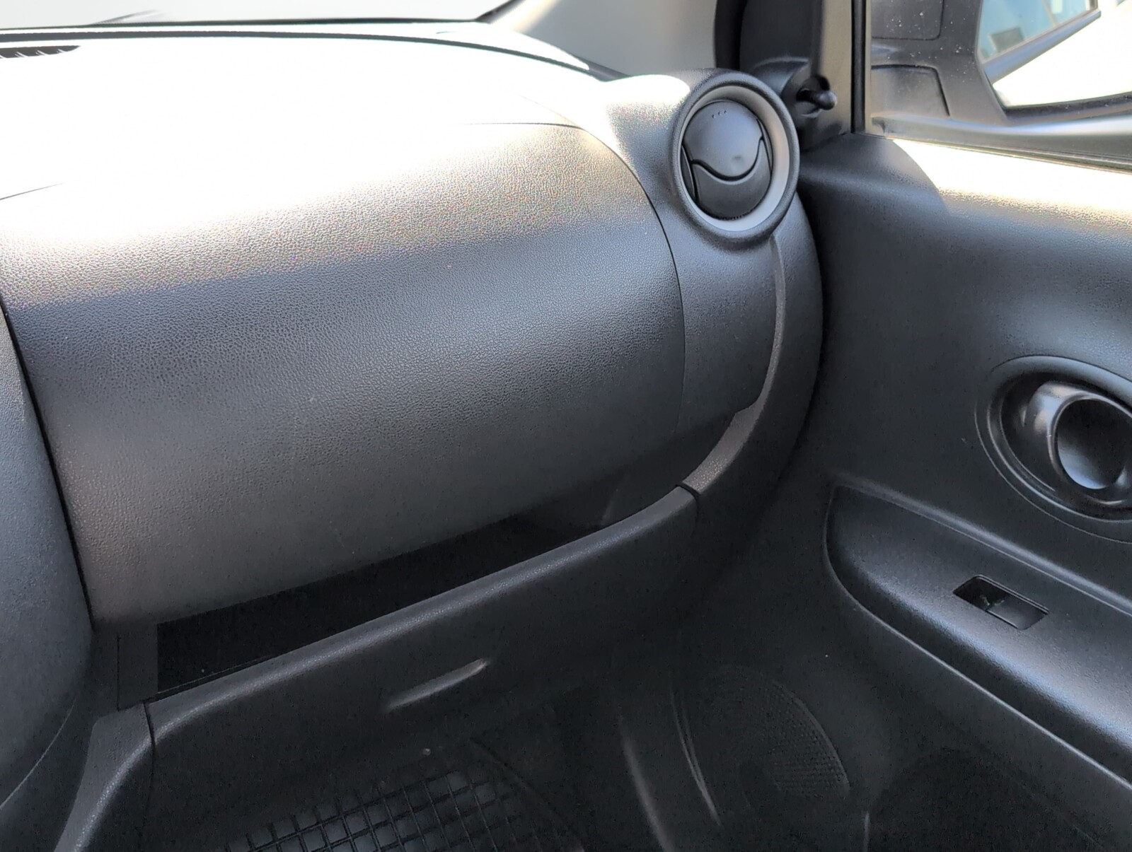 Nissan Micra - zdjęcie 25