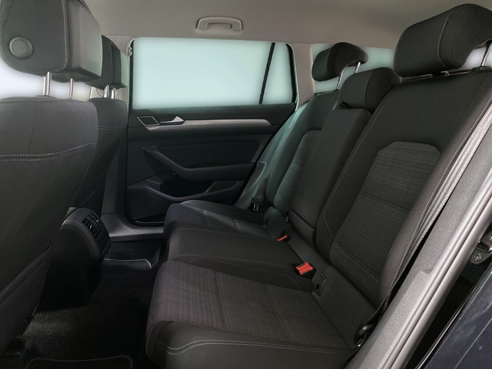 Volkswagen Passat - zdjęcie 28