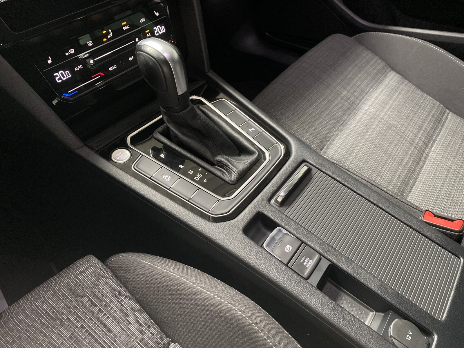 Volkswagen Passat - zdjęcie 12
