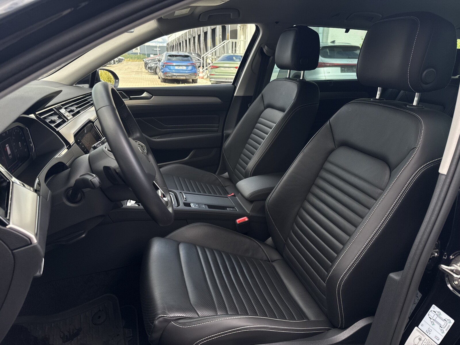 Volkswagen Passat Variant - zdjęcie 13