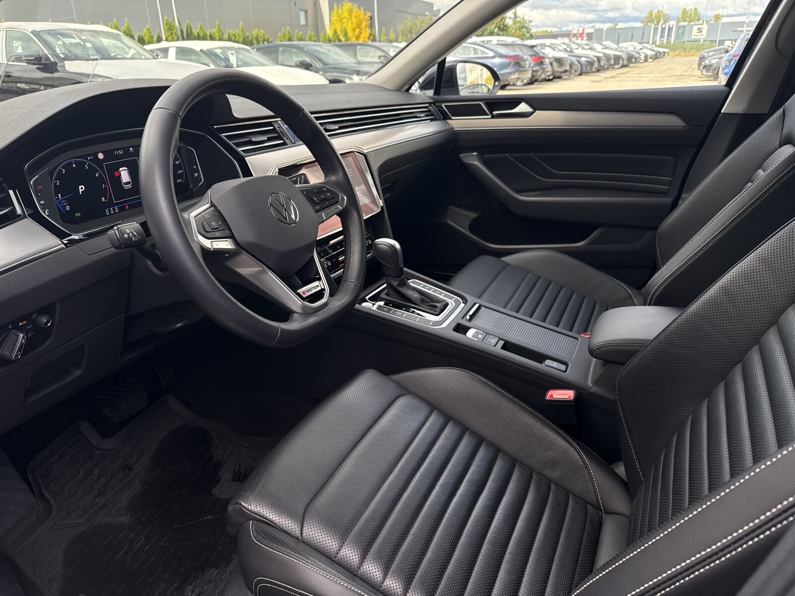 Volkswagen Passat Variant - zdjęcie 12