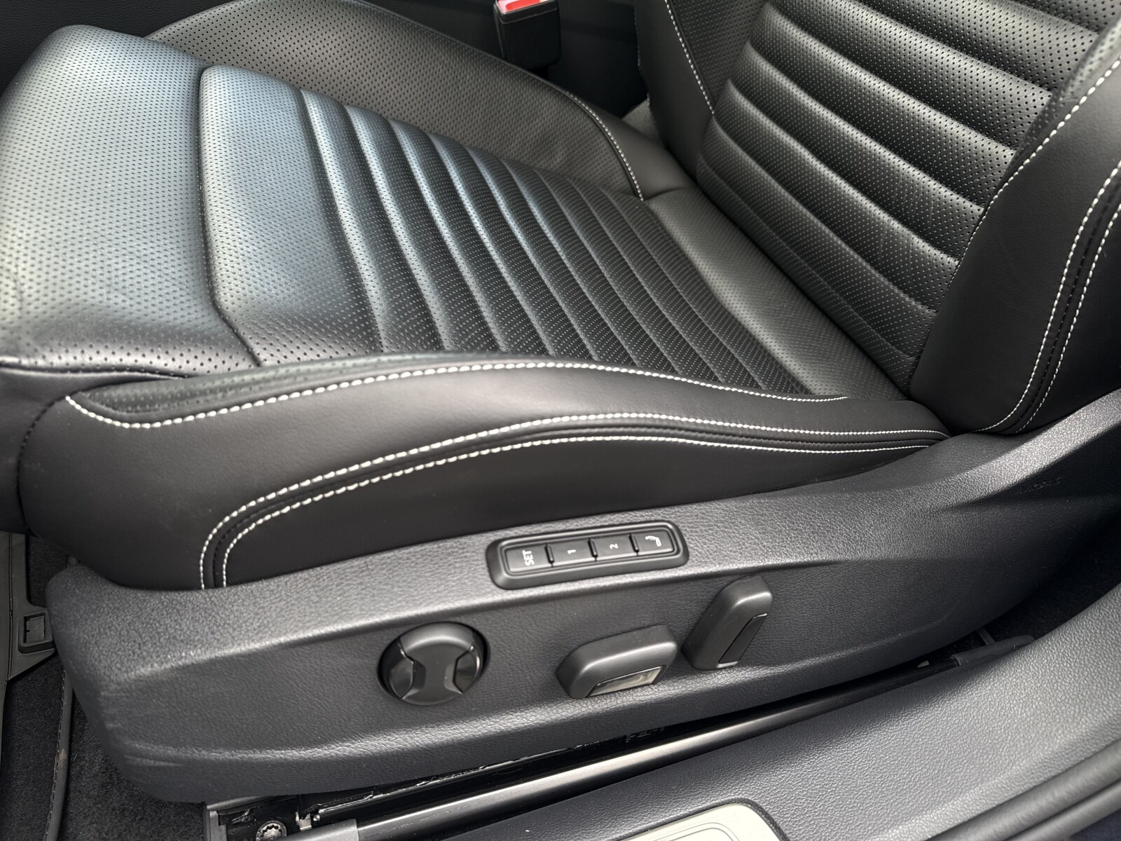 Volkswagen Passat Variant - zdjęcie 14