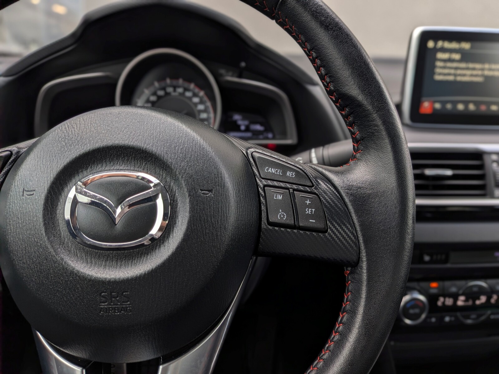 Mazda 3 - zdjęcie 21