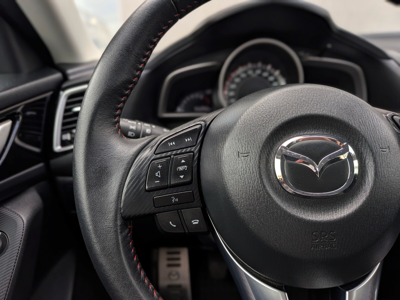 Mazda 3 - zdjęcie 20
