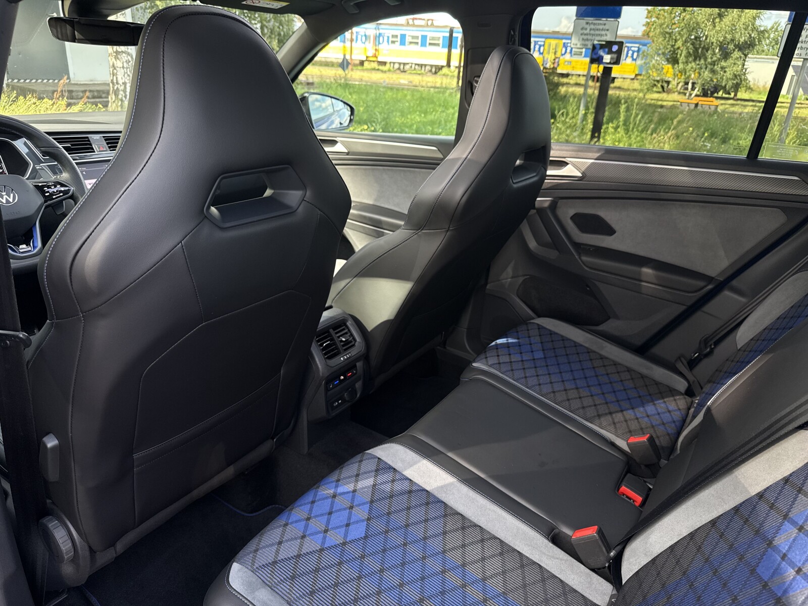 Volkswagen Tiguan - zdjęcie 29