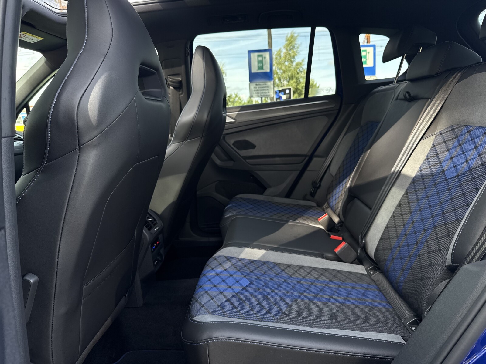 Volkswagen Tiguan - zdjęcie 28