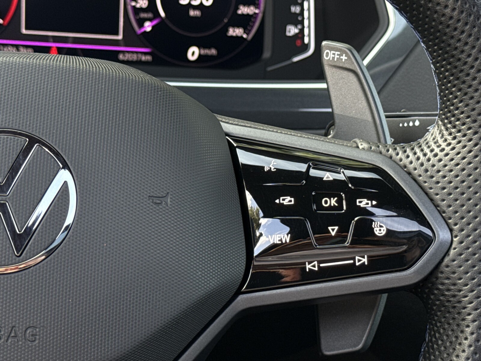 Volkswagen Tiguan - zdjęcie 14