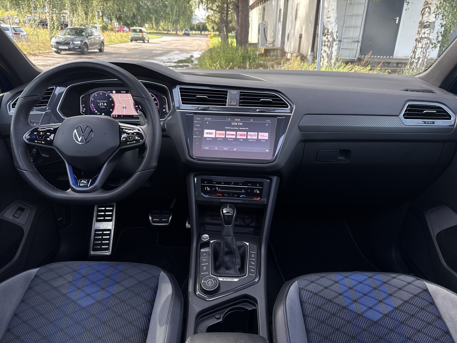 Volkswagen Tiguan - zdjęcie 9