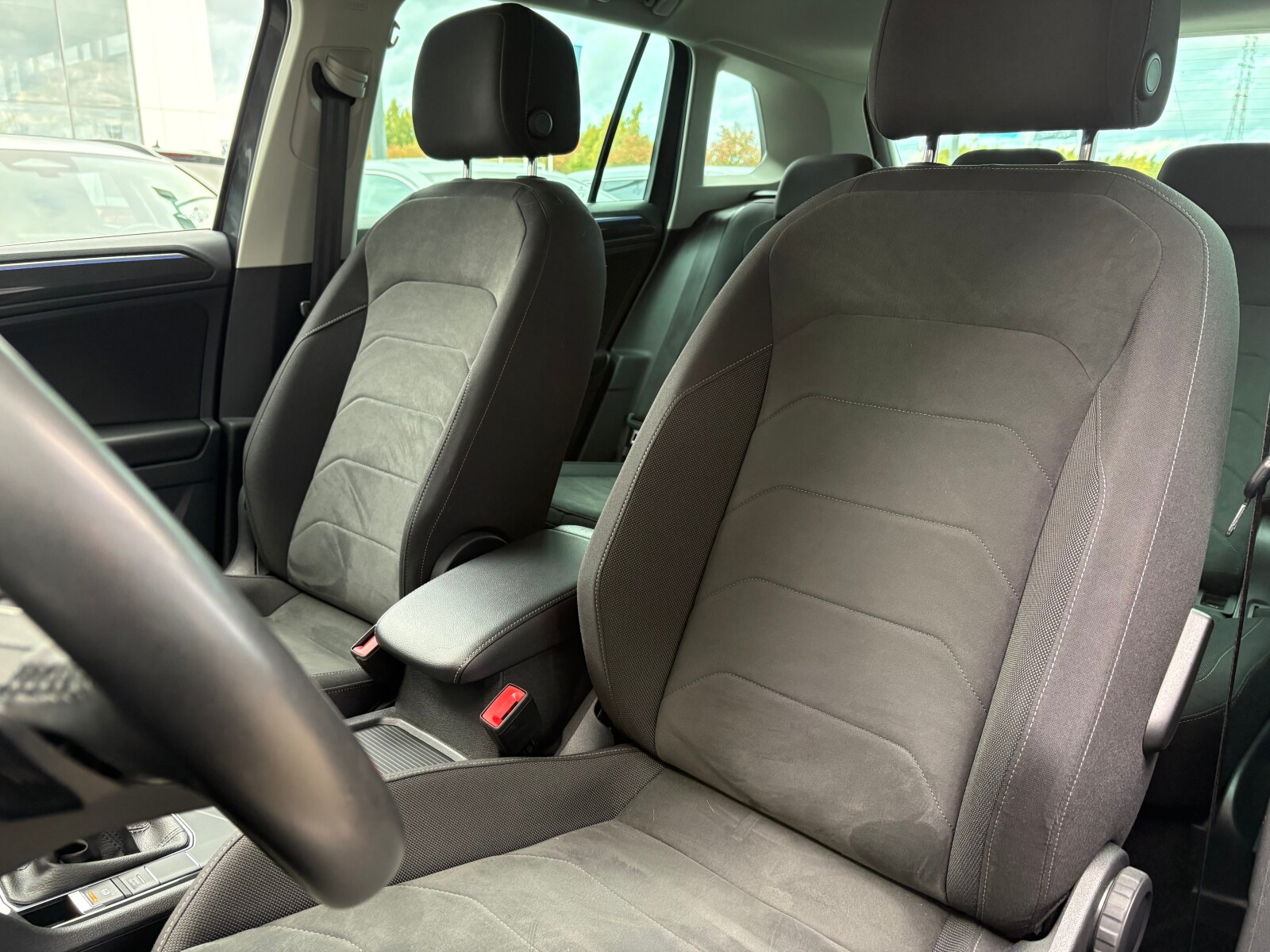 Volkswagen Tiguan - zdjęcie 12