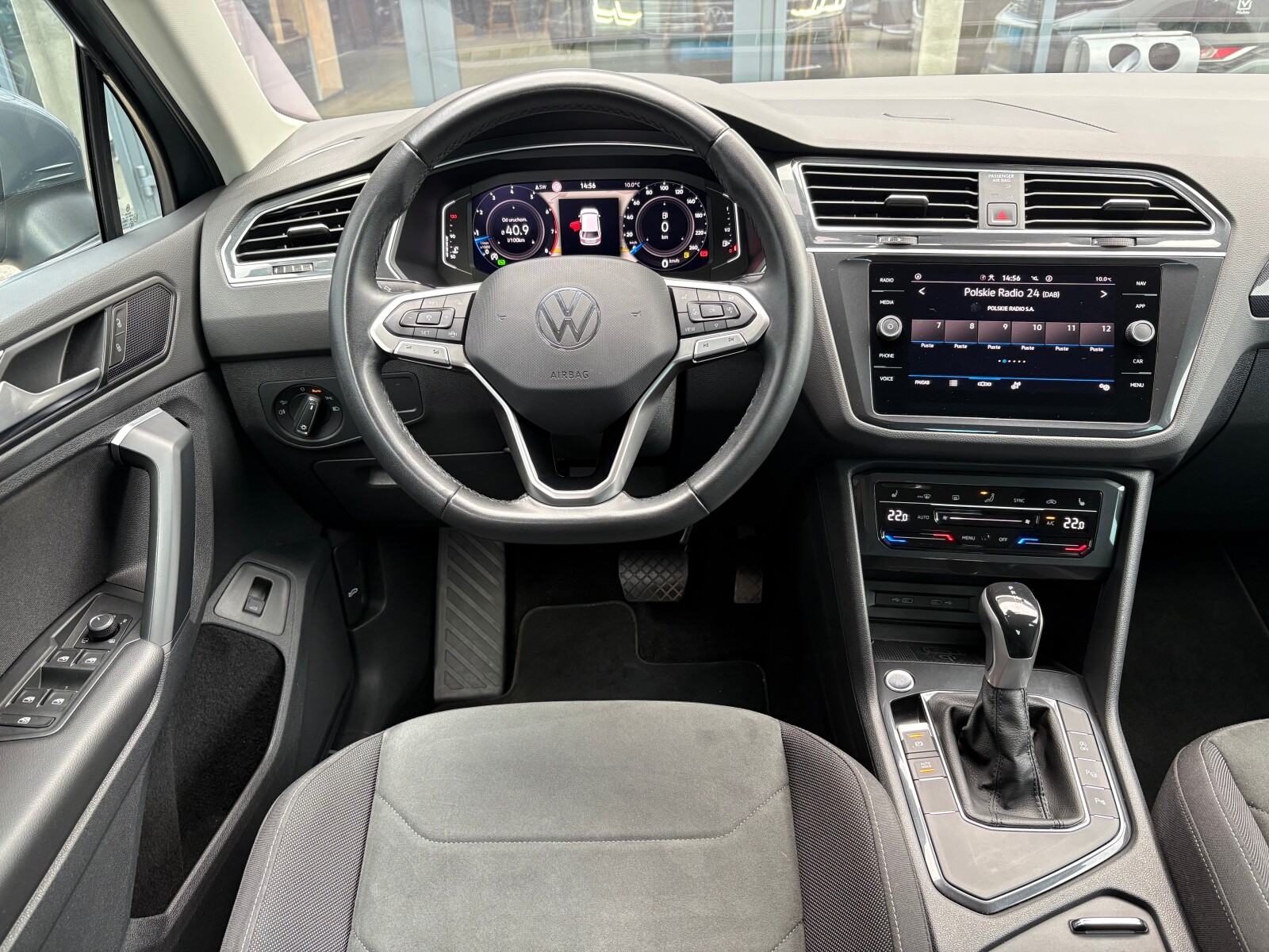 Volkswagen Tiguan - zdjęcie 10