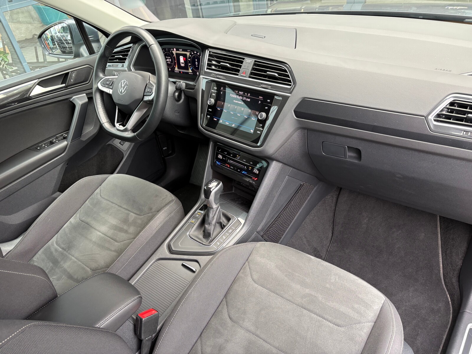 Volkswagen Tiguan - zdjęcie 16