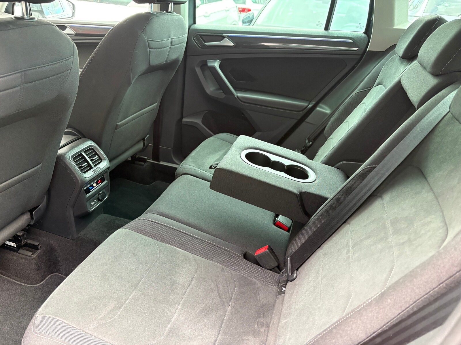 Volkswagen Tiguan - zdjęcie 14
