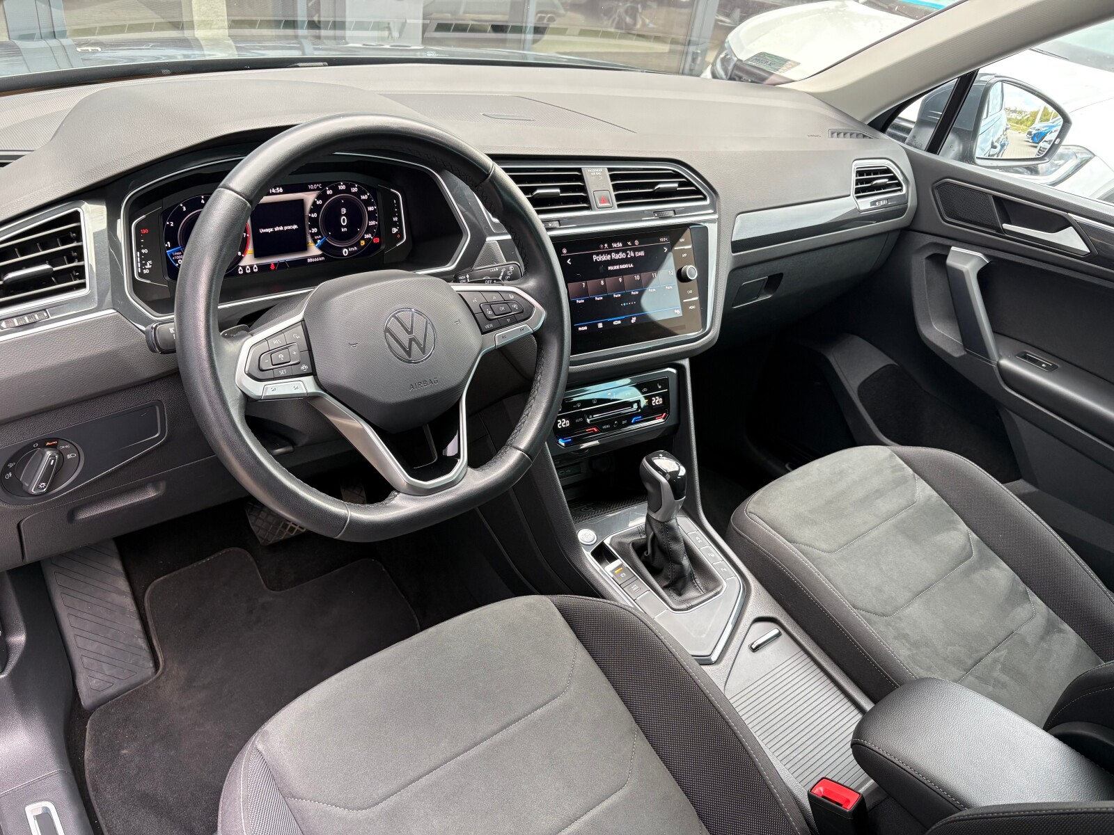 Volkswagen Tiguan - zdjęcie 11