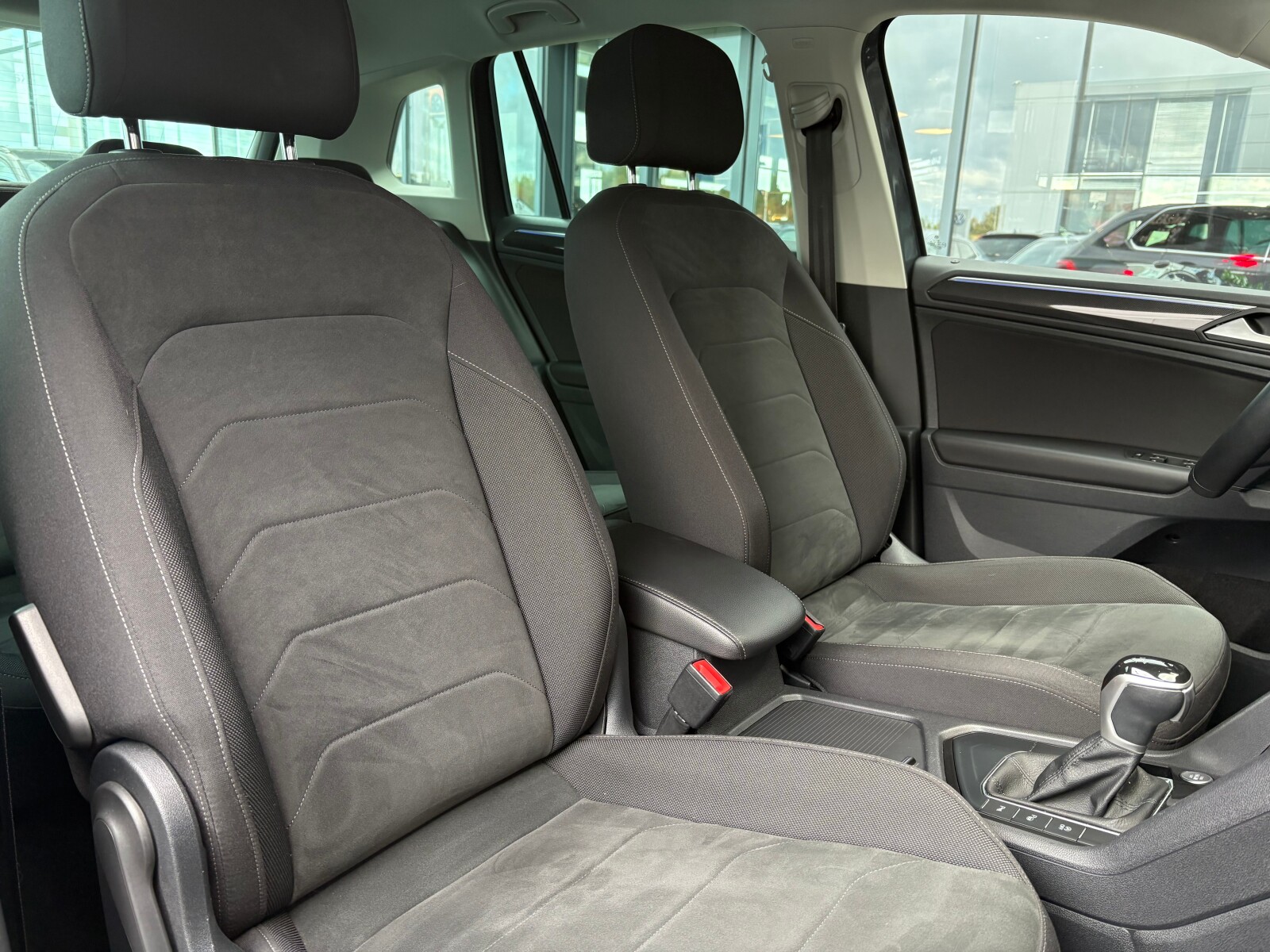 Volkswagen Tiguan - zdjęcie 17
