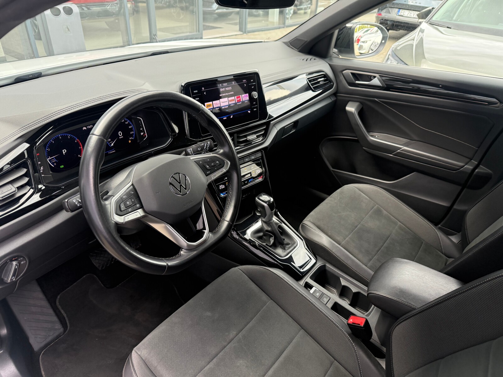 Volkswagen T-Roc - zdjęcie 11
