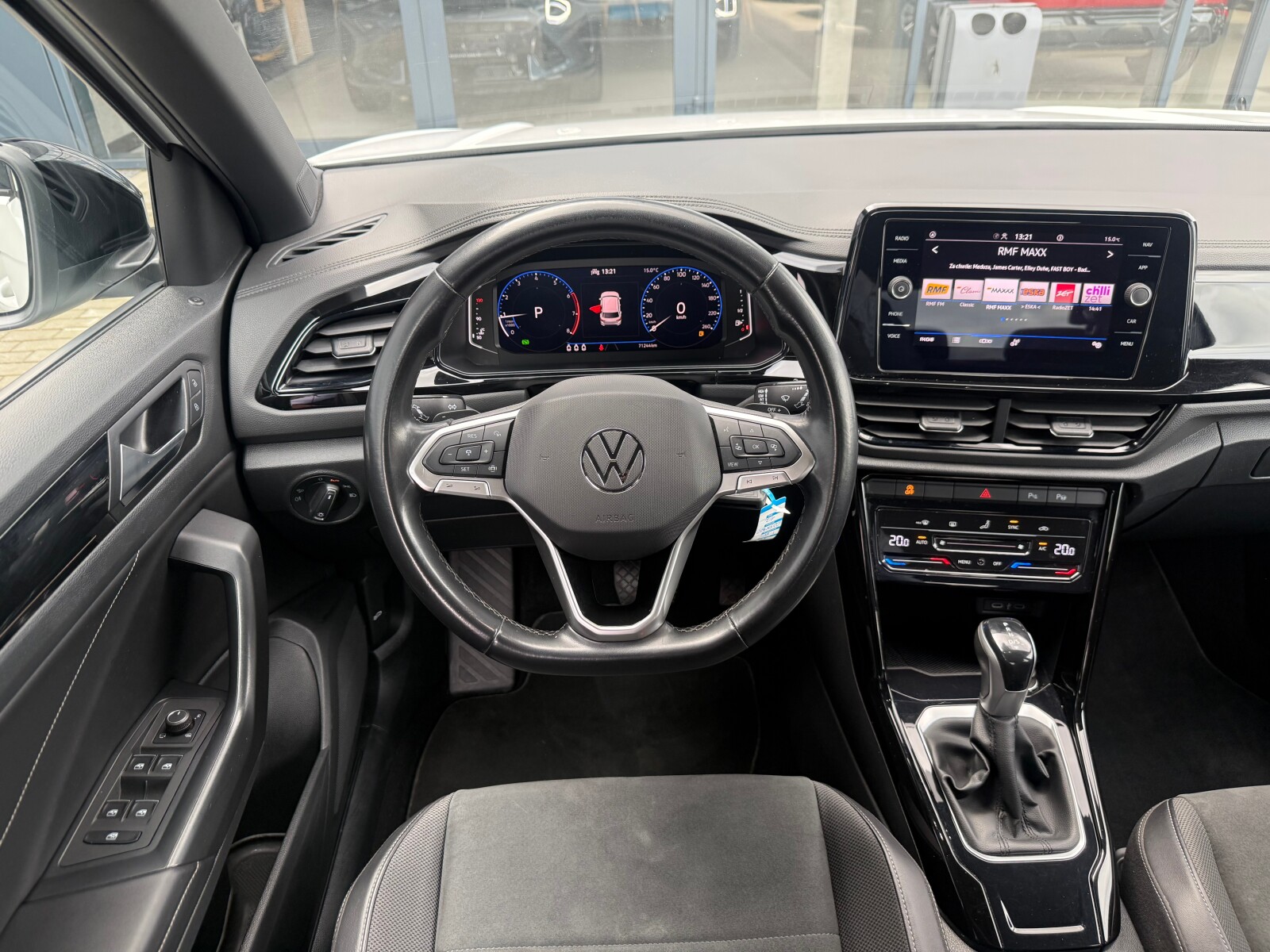 Volkswagen T-Roc - zdjęcie 10
