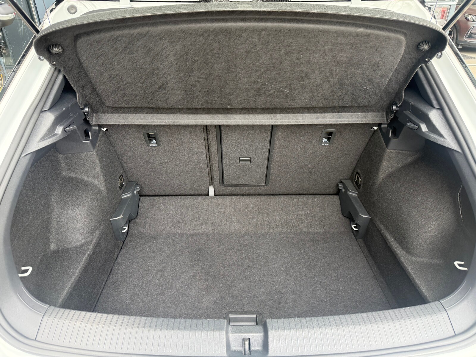 Volkswagen T-Roc - zdjęcie 18
