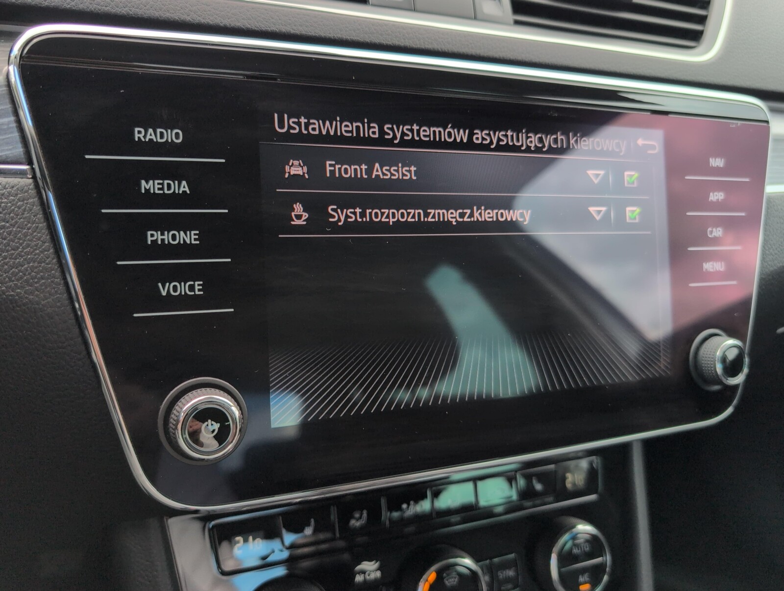 Škoda Superb - zdjęcie 33
