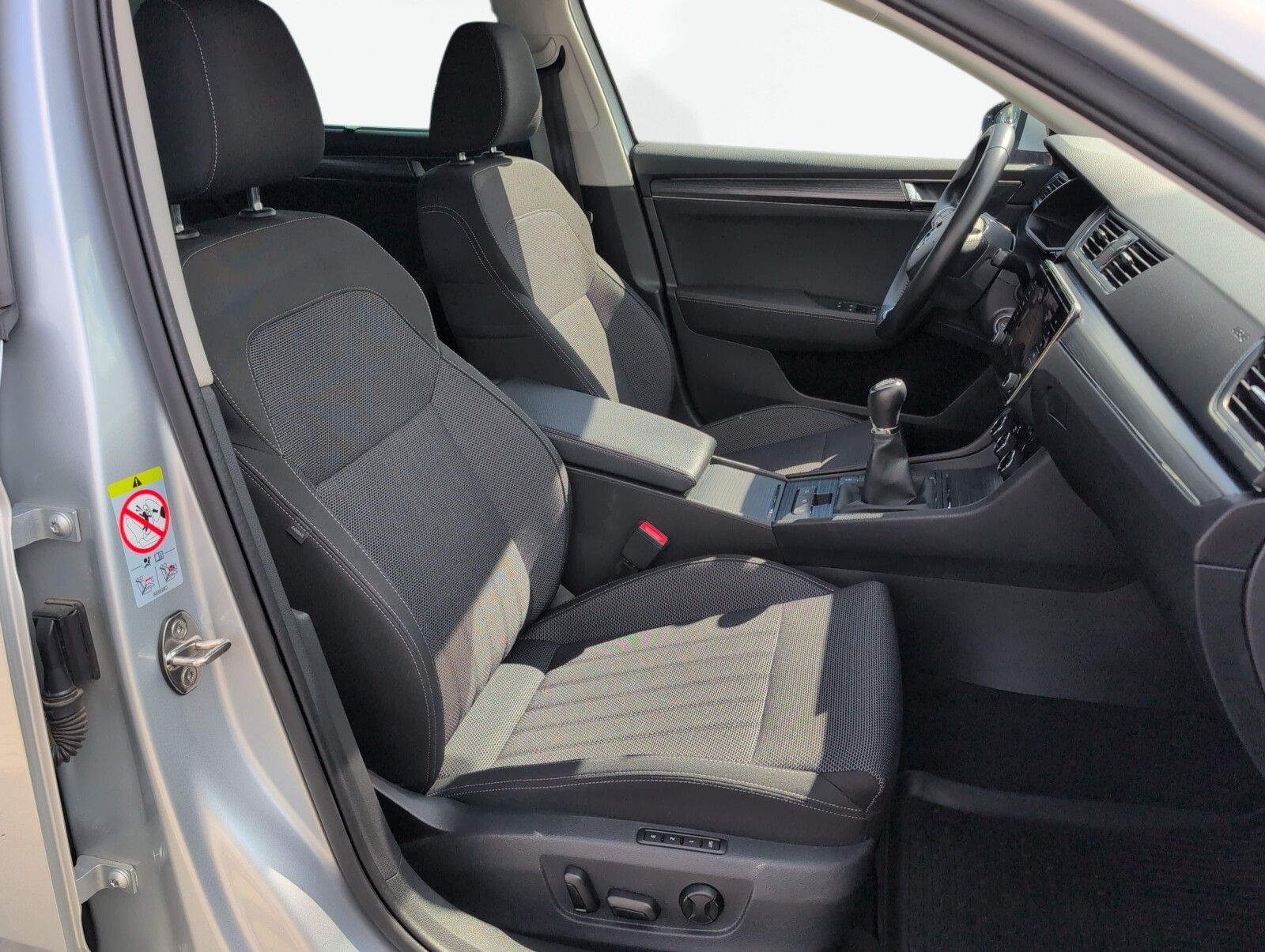 Škoda Superb - zdjęcie 17