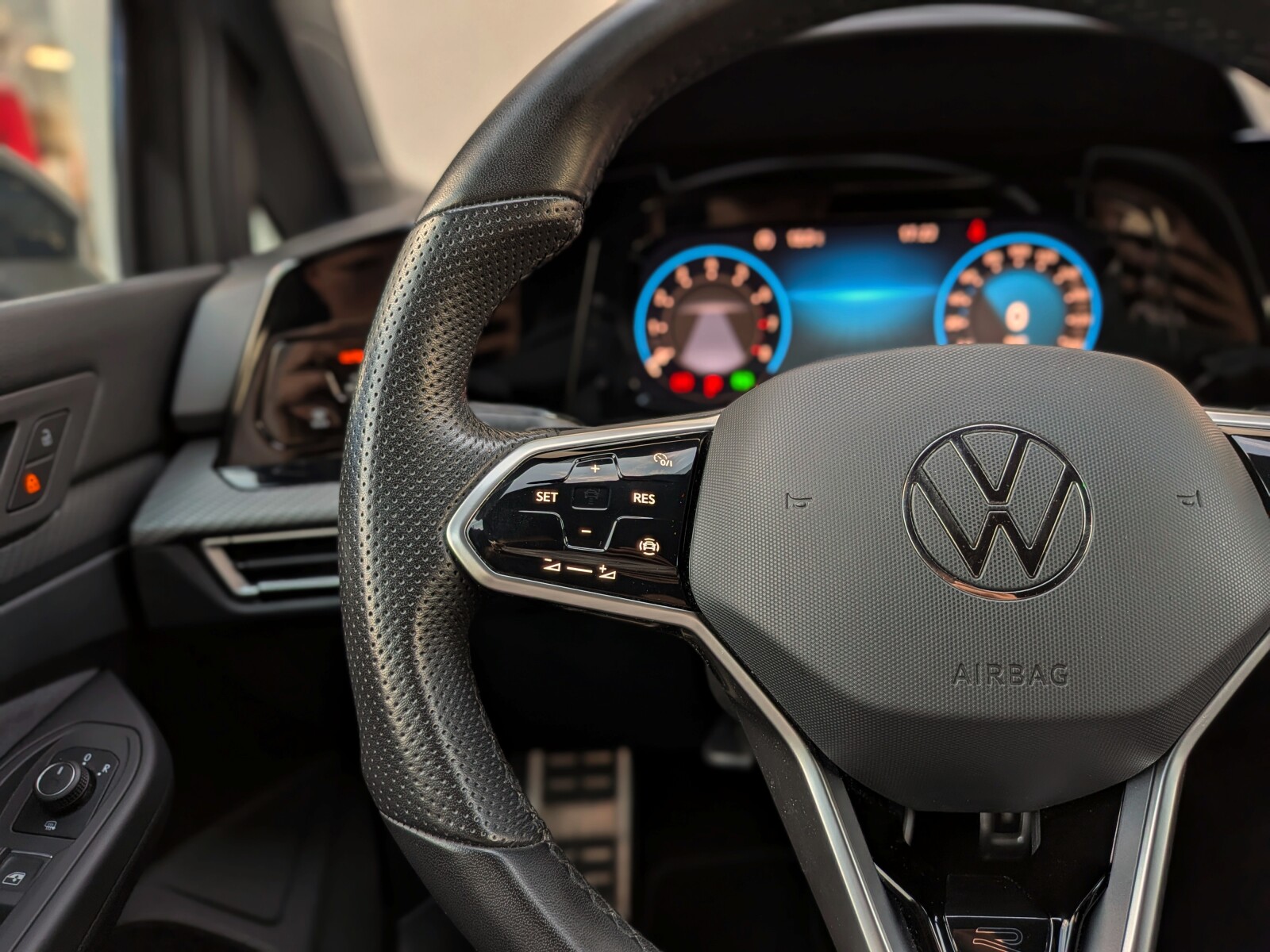 Volkswagen Golf - zdjęcie 19