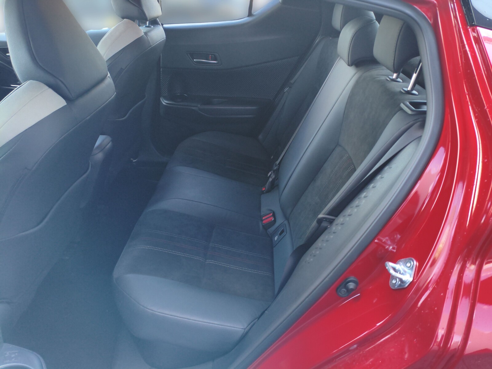 Toyota C-HR - zdjęcie 10