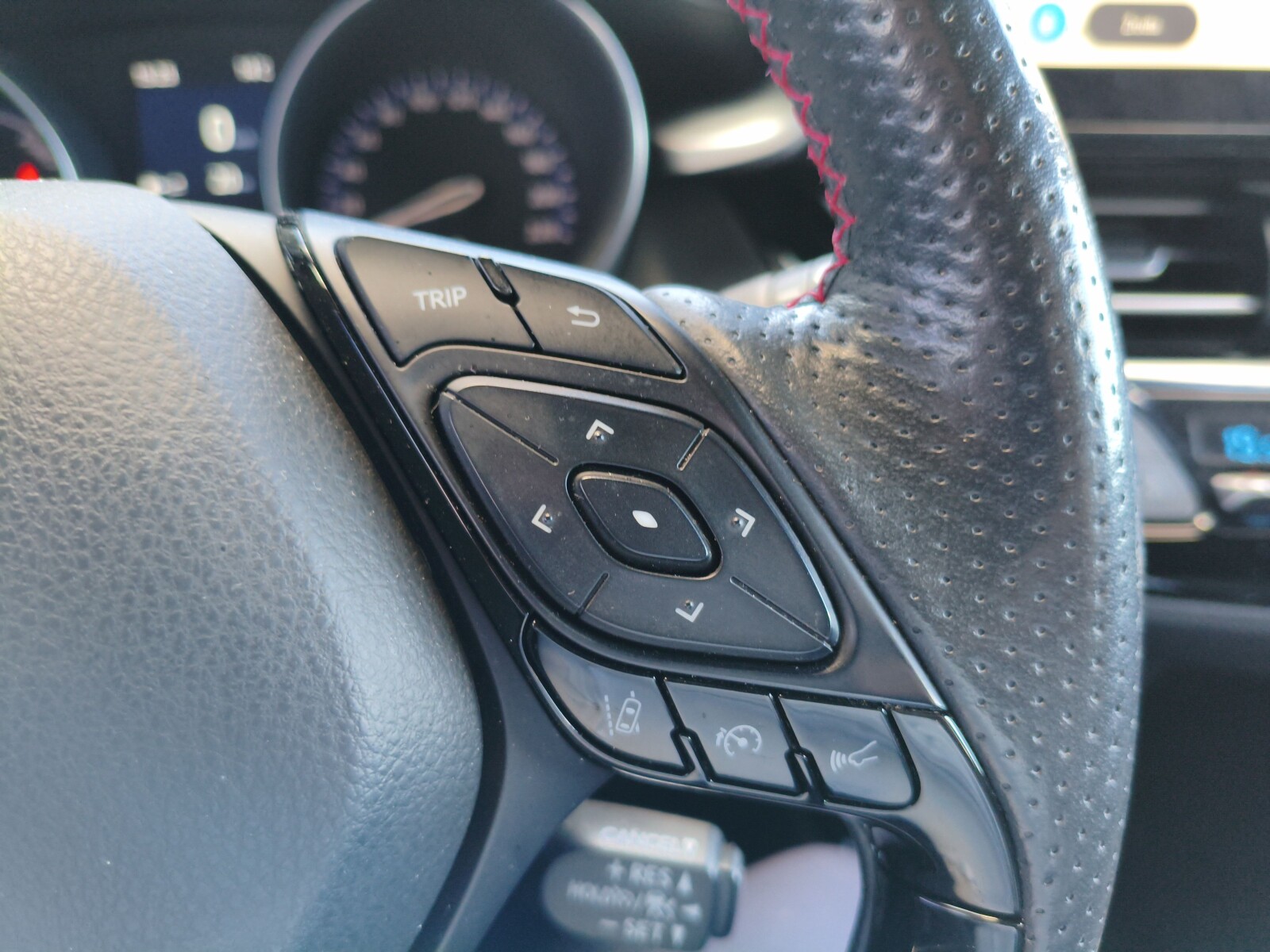 Toyota C-HR - zdjęcie 17