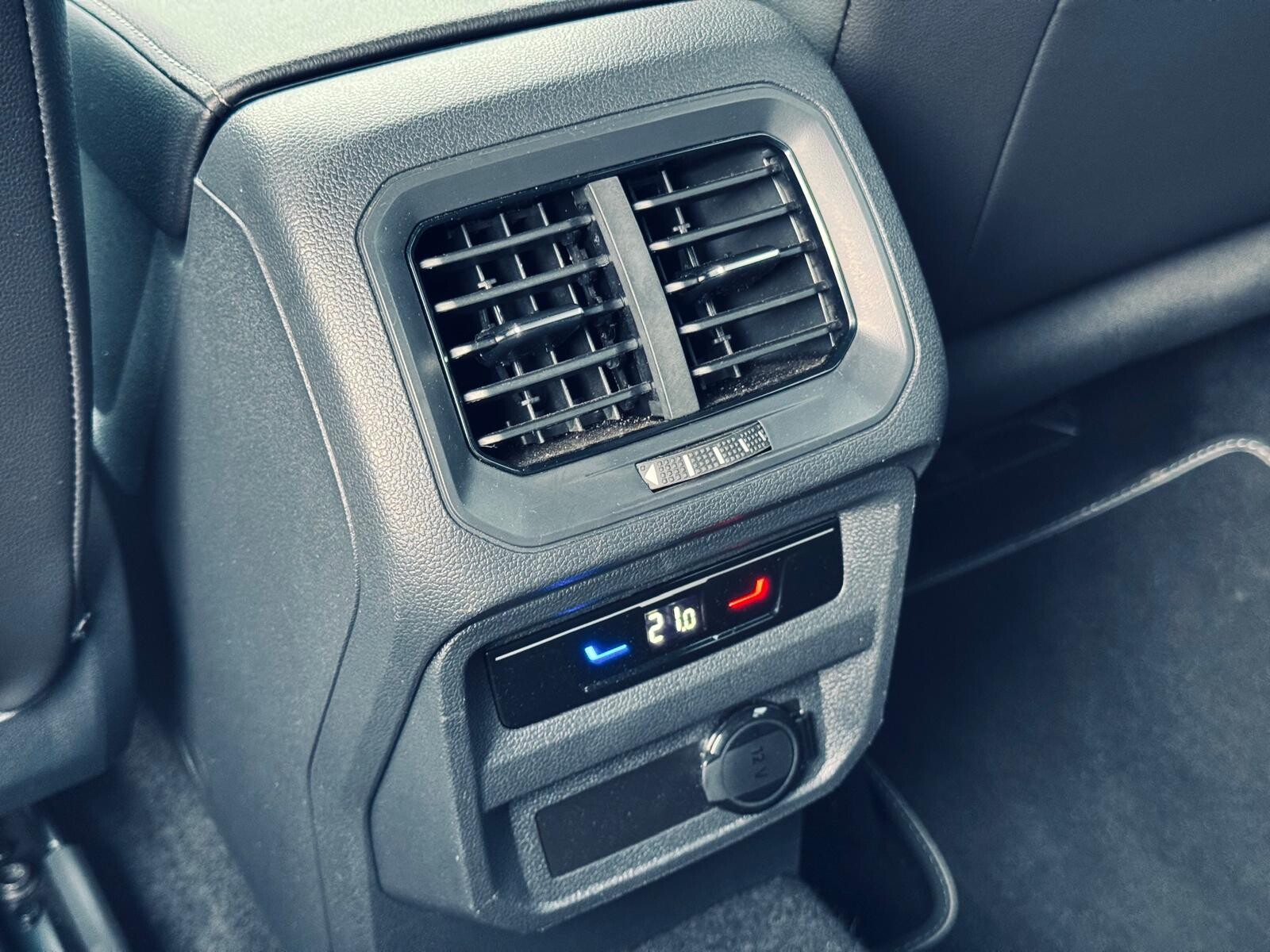 Volkswagen Tiguan - zdjęcie 33