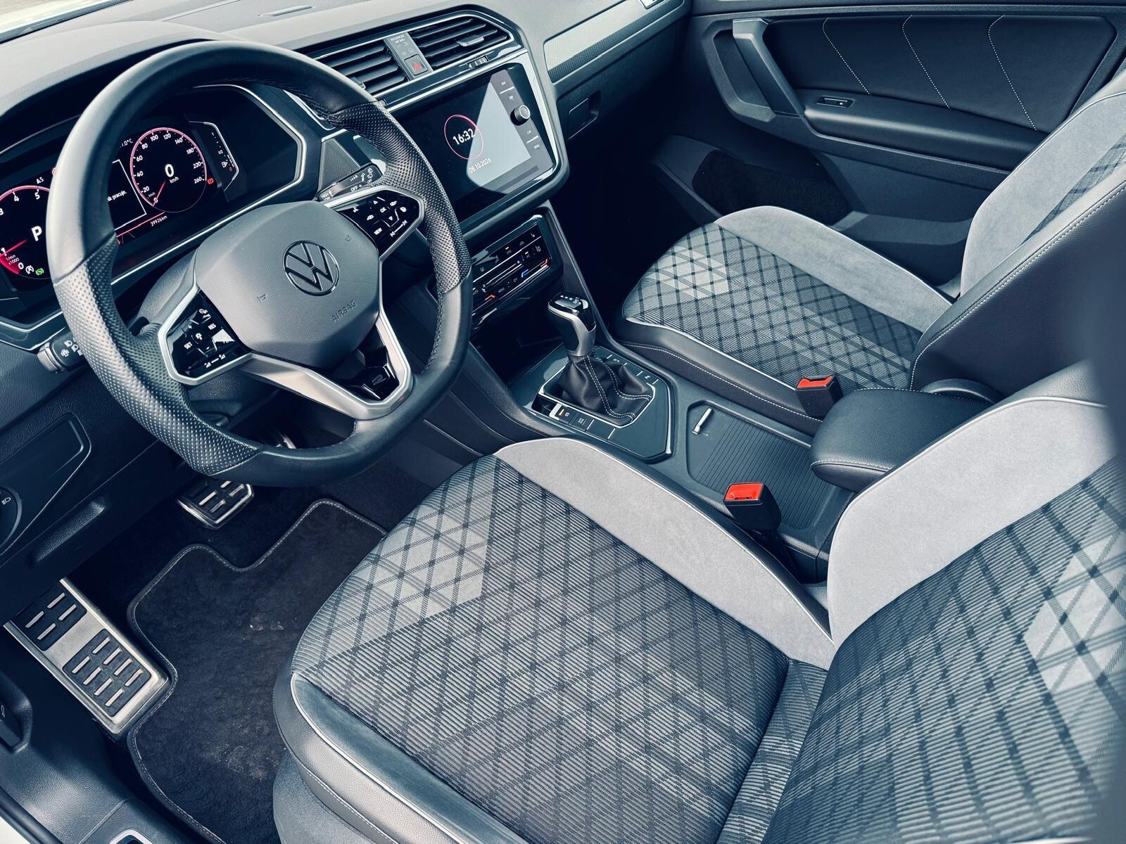 Volkswagen Tiguan - zdjęcie 11