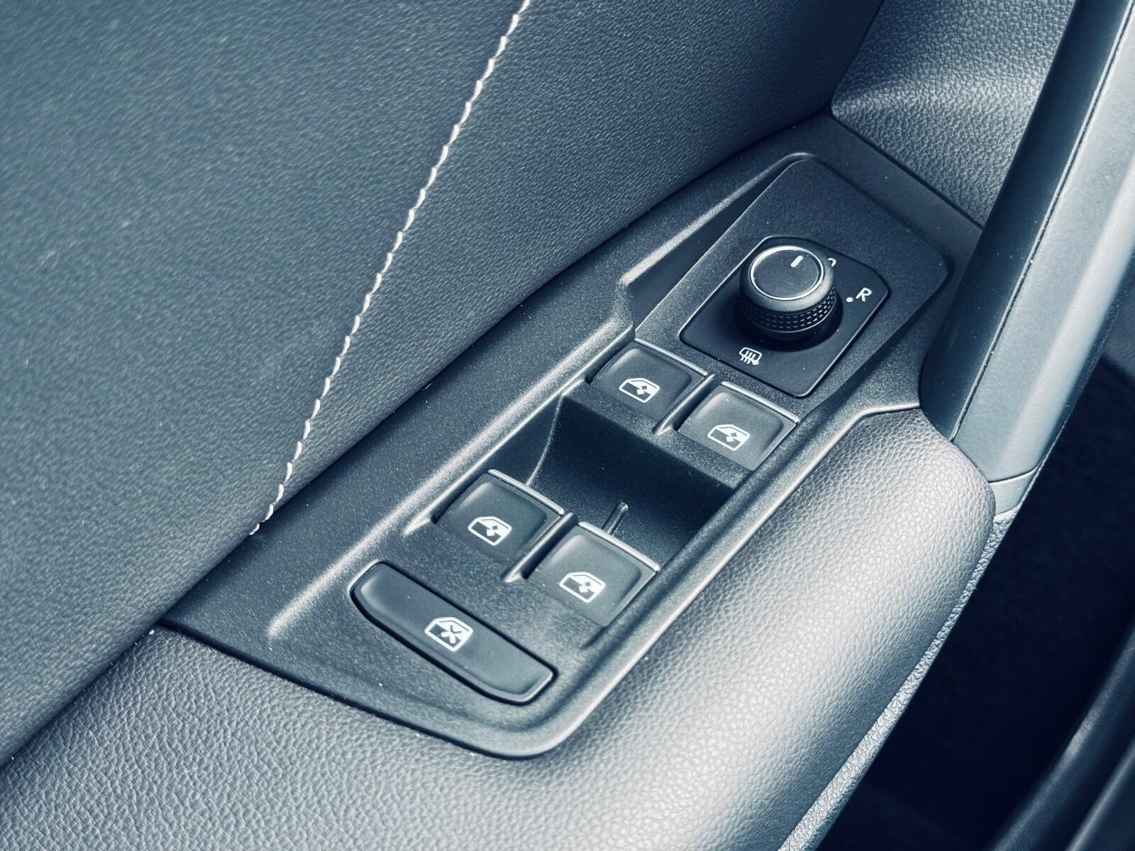 Volkswagen Tiguan - zdjęcie 32