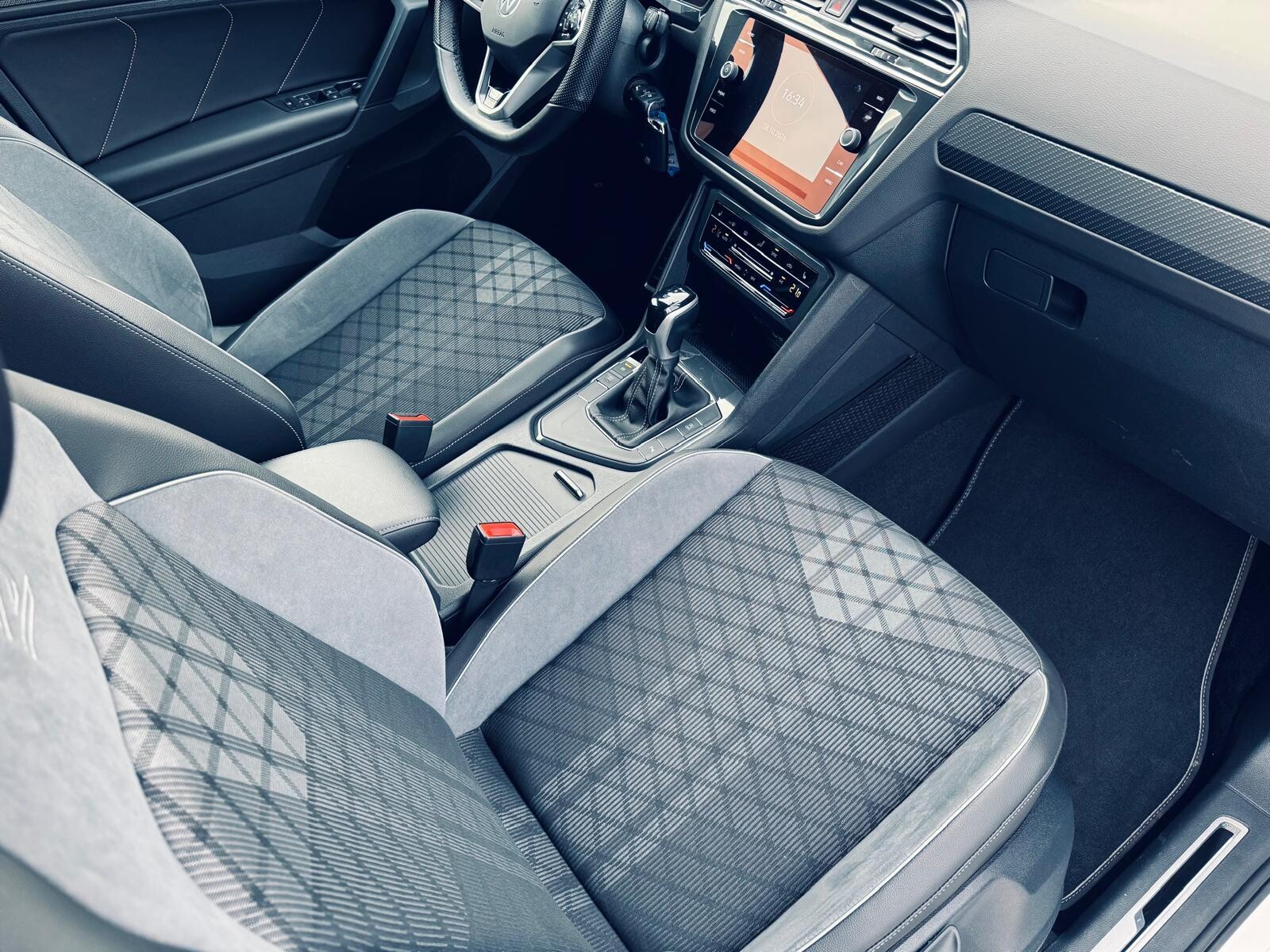 Volkswagen Tiguan - zdjęcie 15