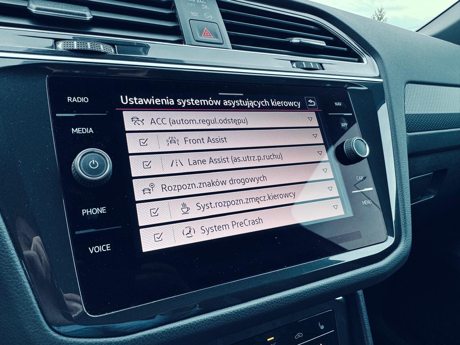 Volkswagen Tiguan - zdjęcie 27