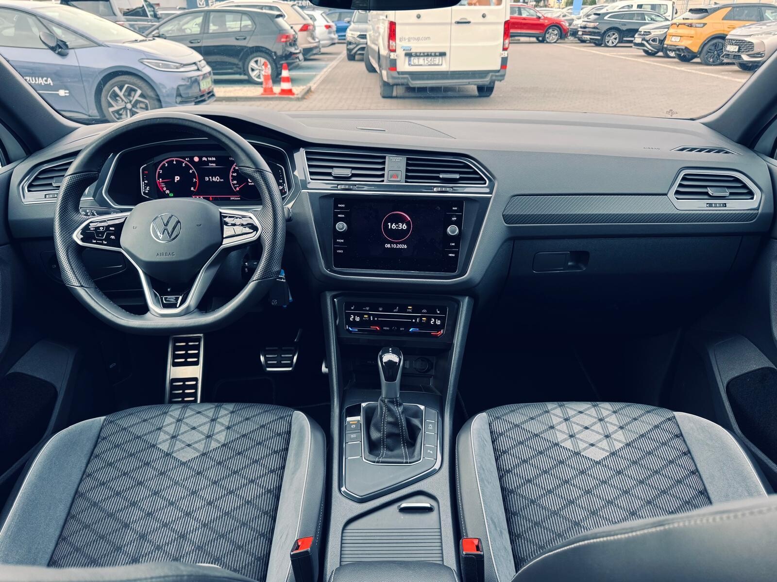 Volkswagen Tiguan - zdjęcie 18