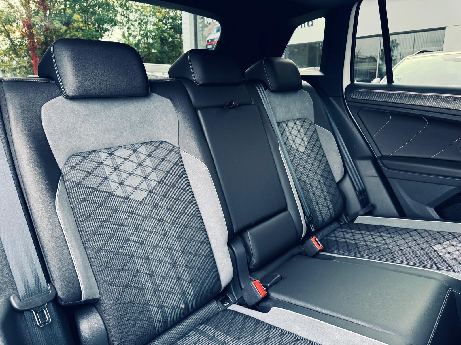 Volkswagen Tiguan - zdjęcie 16