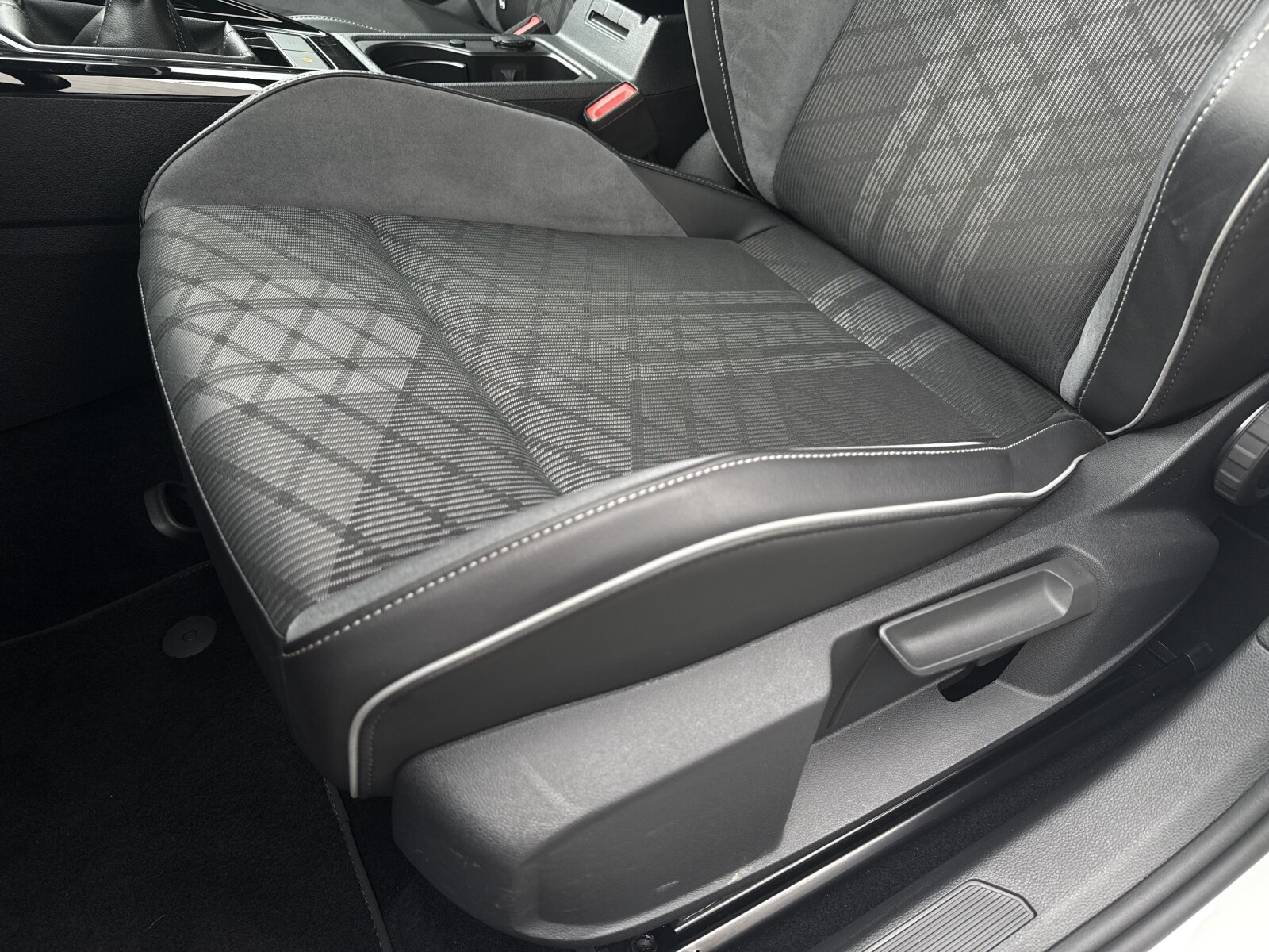 Volkswagen Golf - zdjęcie 13