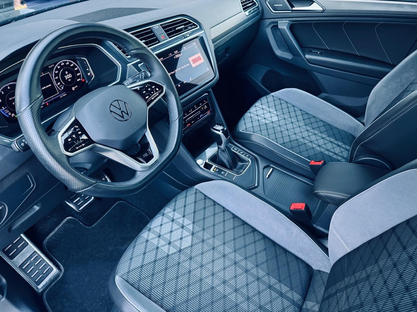 Volkswagen Tiguan - zdjęcie 13