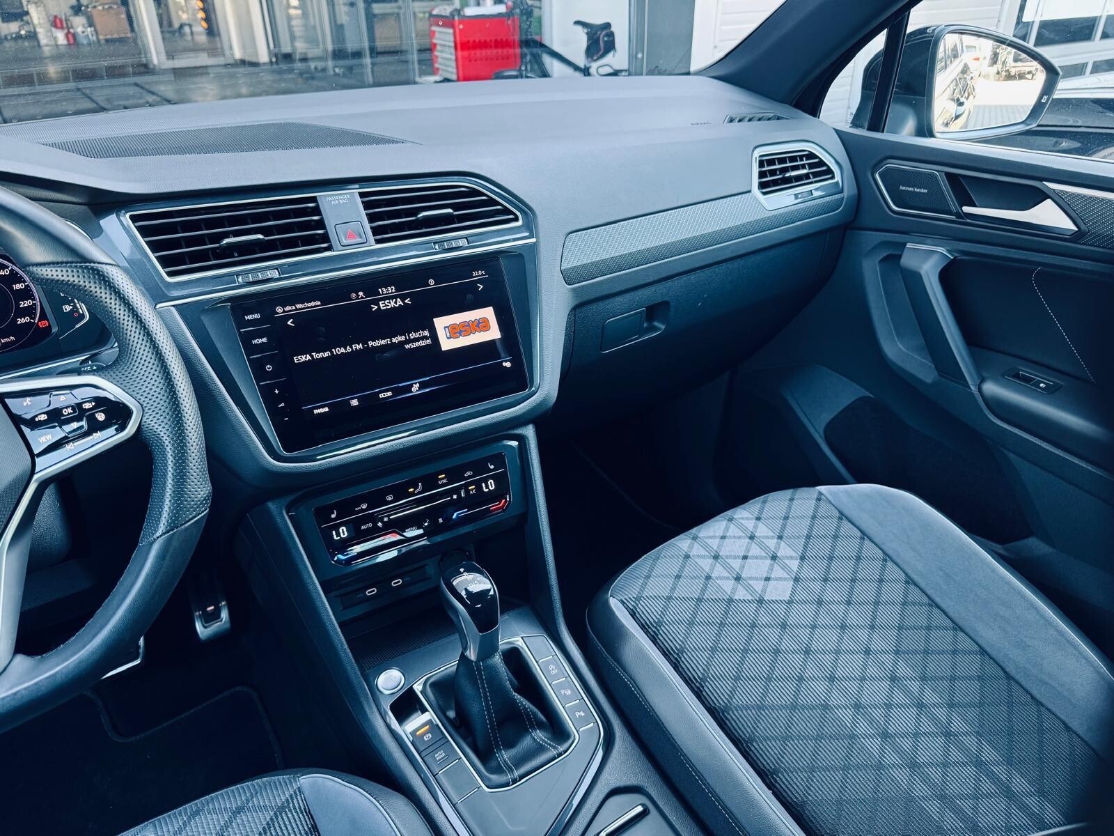 Volkswagen Tiguan - zdjęcie 22