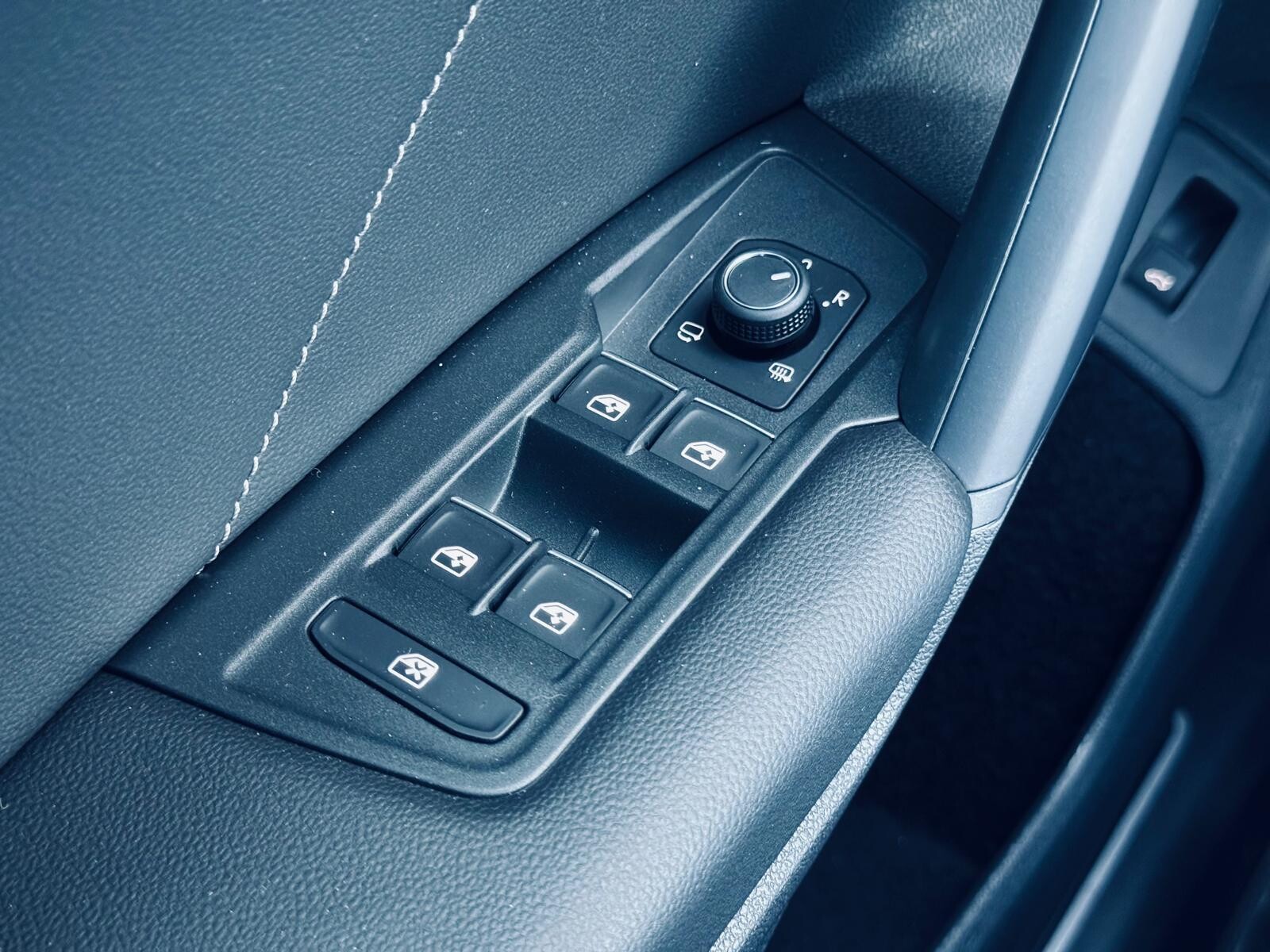 Volkswagen Tiguan - zdjęcie 34