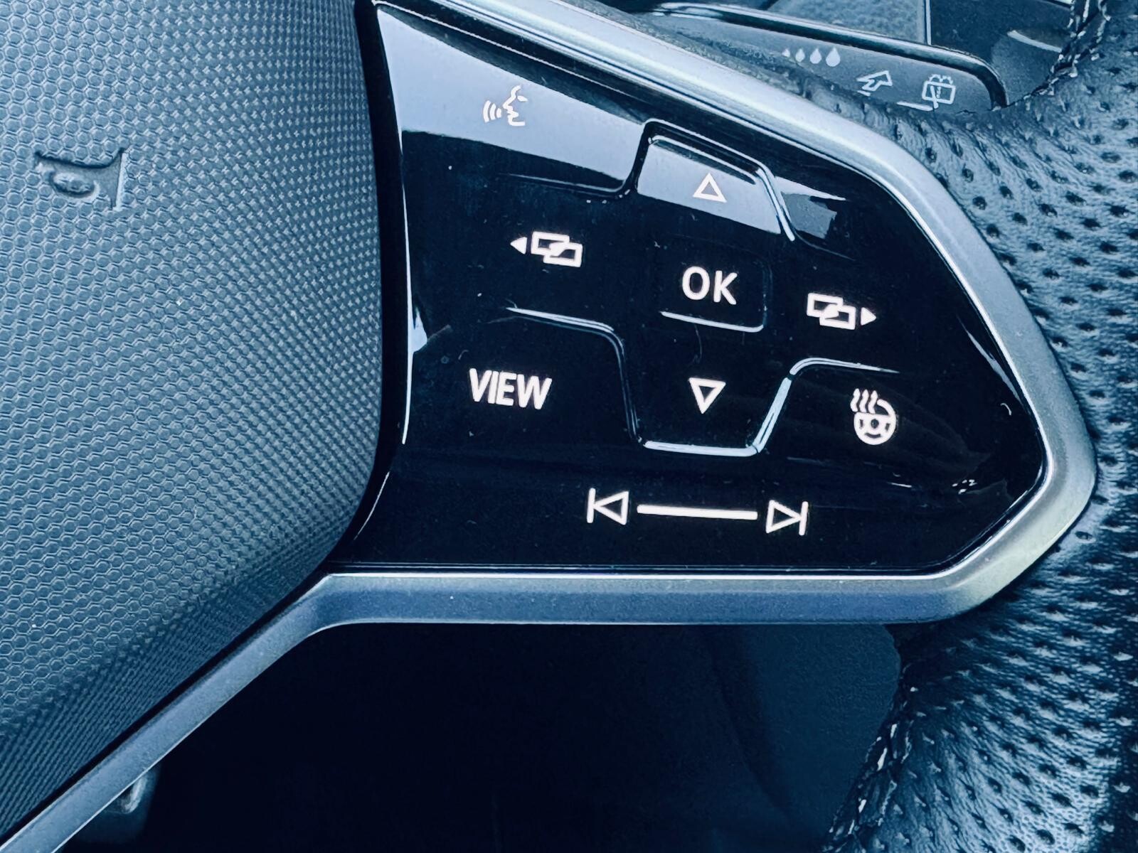 Volkswagen Tiguan - zdjęcie 25