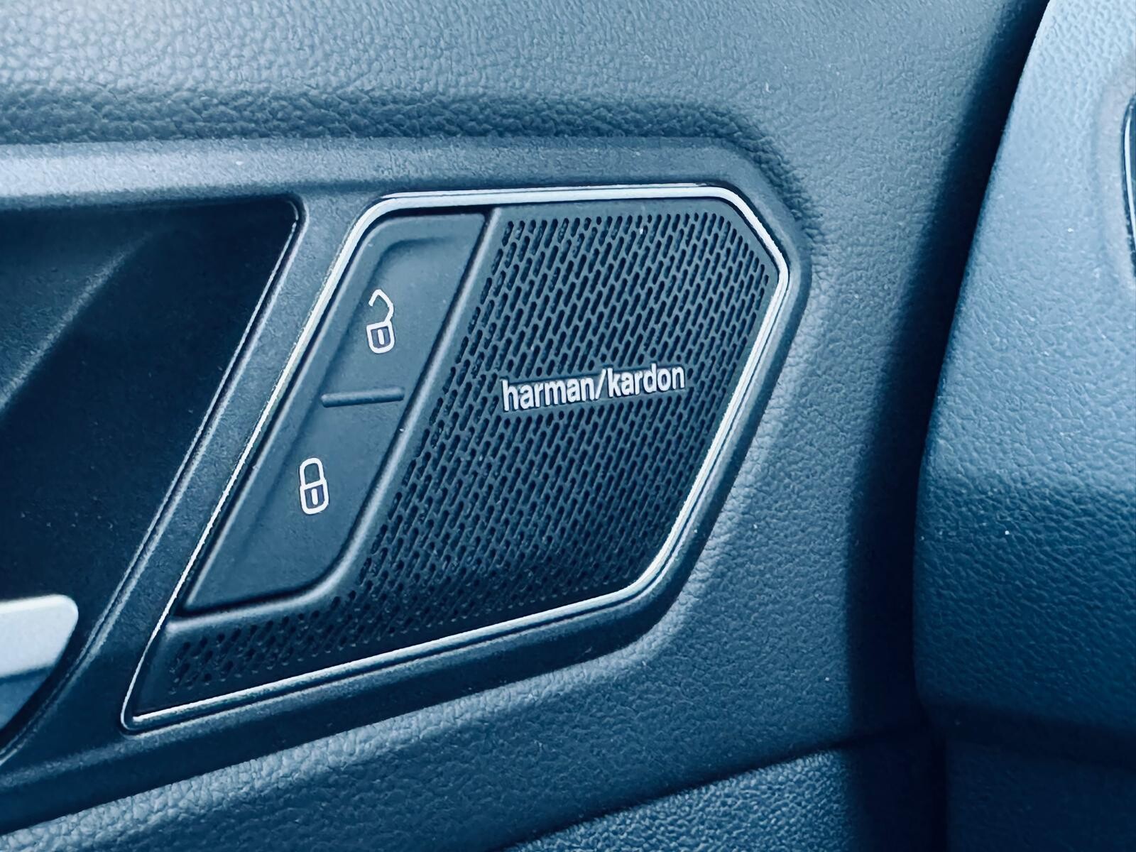 Volkswagen Tiguan - zdjęcie 35